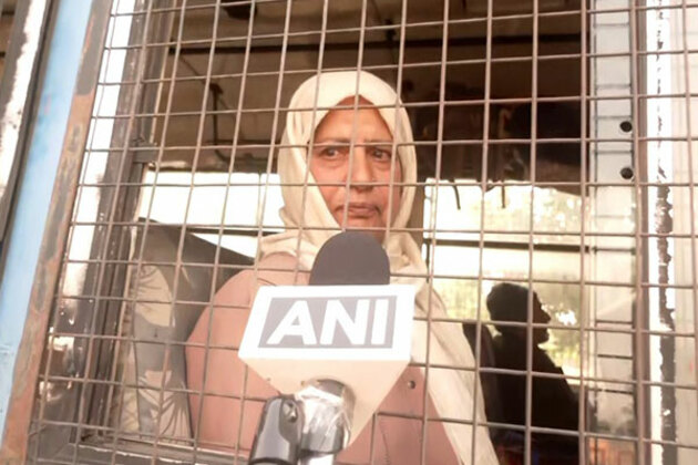 Pakistani citizens go back as all visas issued to them cancelled by Indian government