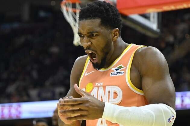 Donovan Mitchell's big night leads Cavs over struggling Magic