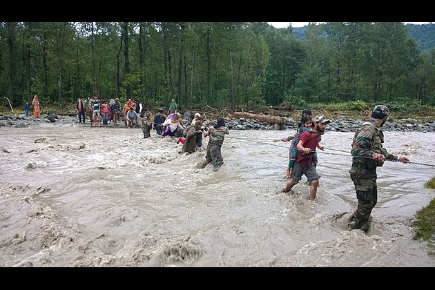 Heavy rain in Indian Kashmir leaves 46 dead, 200+ missing