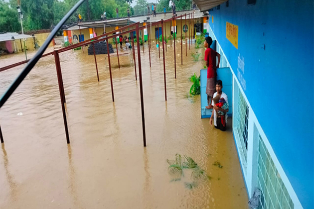 Jharkhand: 162 children rescued from flooded school in Jamshedpur