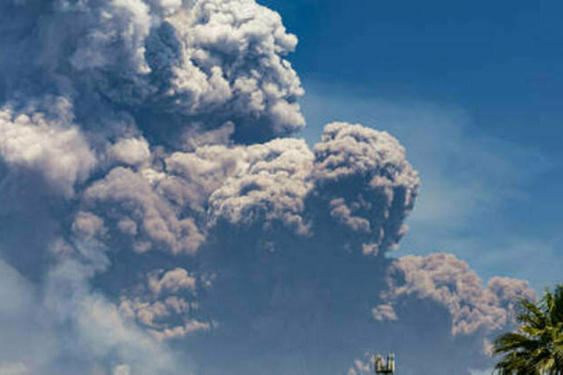 Volcano eruption causes panic in Italy (VIDEO)