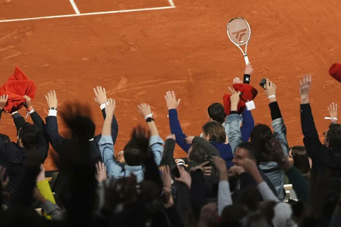 Players face hostile environment at French Open