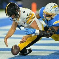 Chargers' defense dominates in win over Steelers