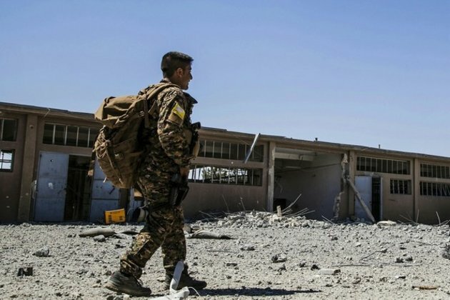 Kurds fully withdraw from besieged Syria border town