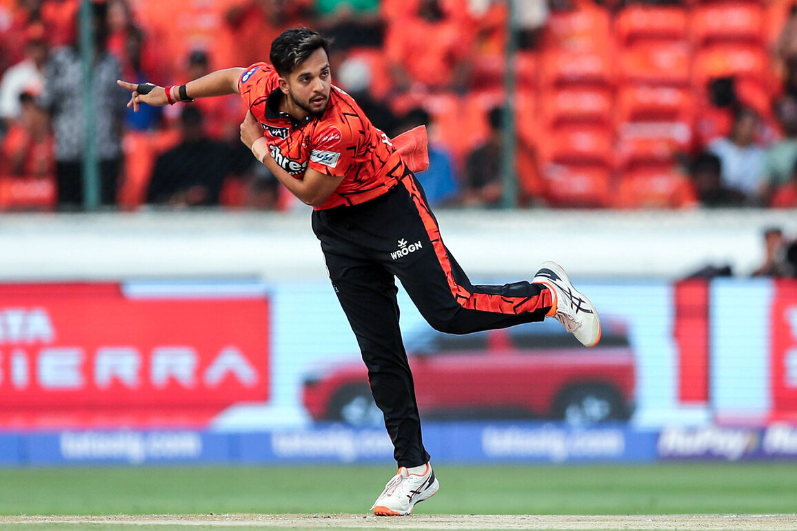 "Chance of both of them playing are pretty small": Doeschate on Suthar and Dubey's Test debut