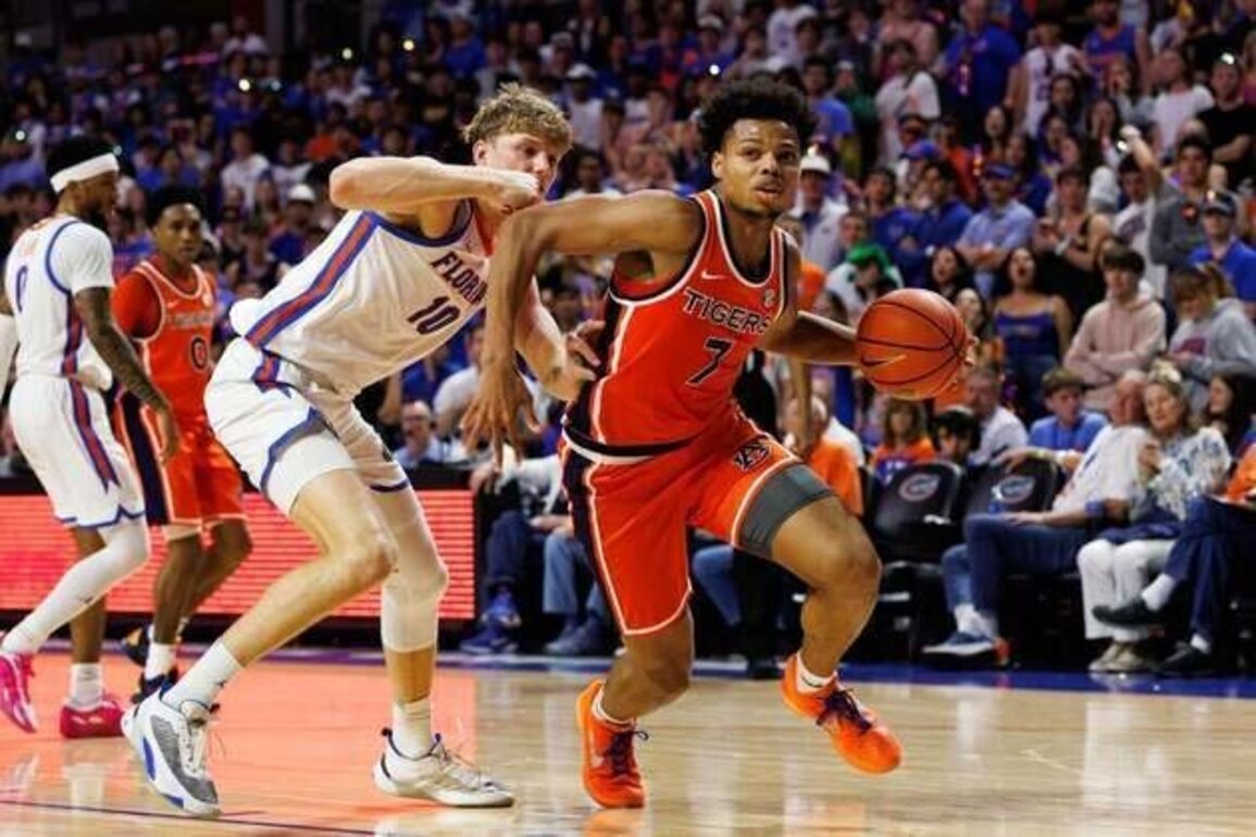 No. 16 Florida's 5-game win streak shattered at hands of Auburn