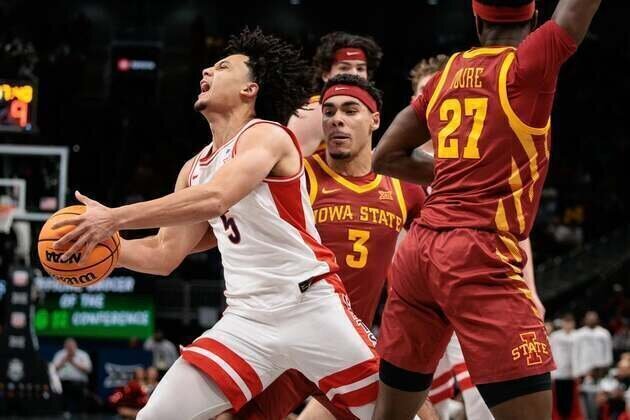 Arizona sinks Iowa St. on Jaden Bradley's buzzer-beater in Big 12 semis