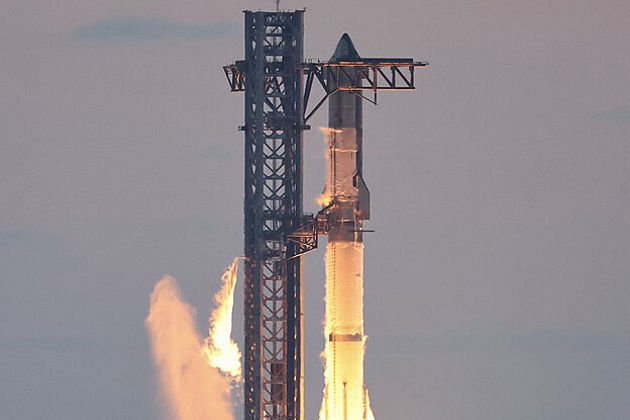 Starship completes global test flight, deploys mock satellites