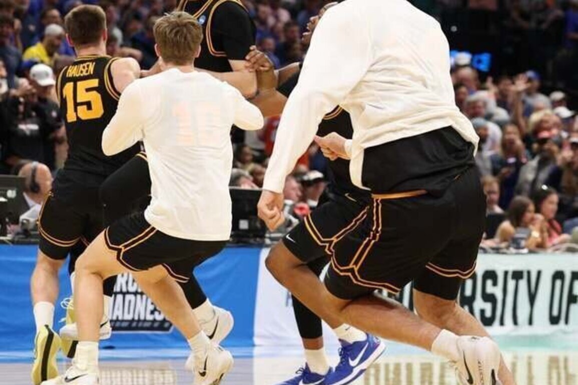 Iowa advances to first Sweet 16 since 1999 after massive upset over Florida