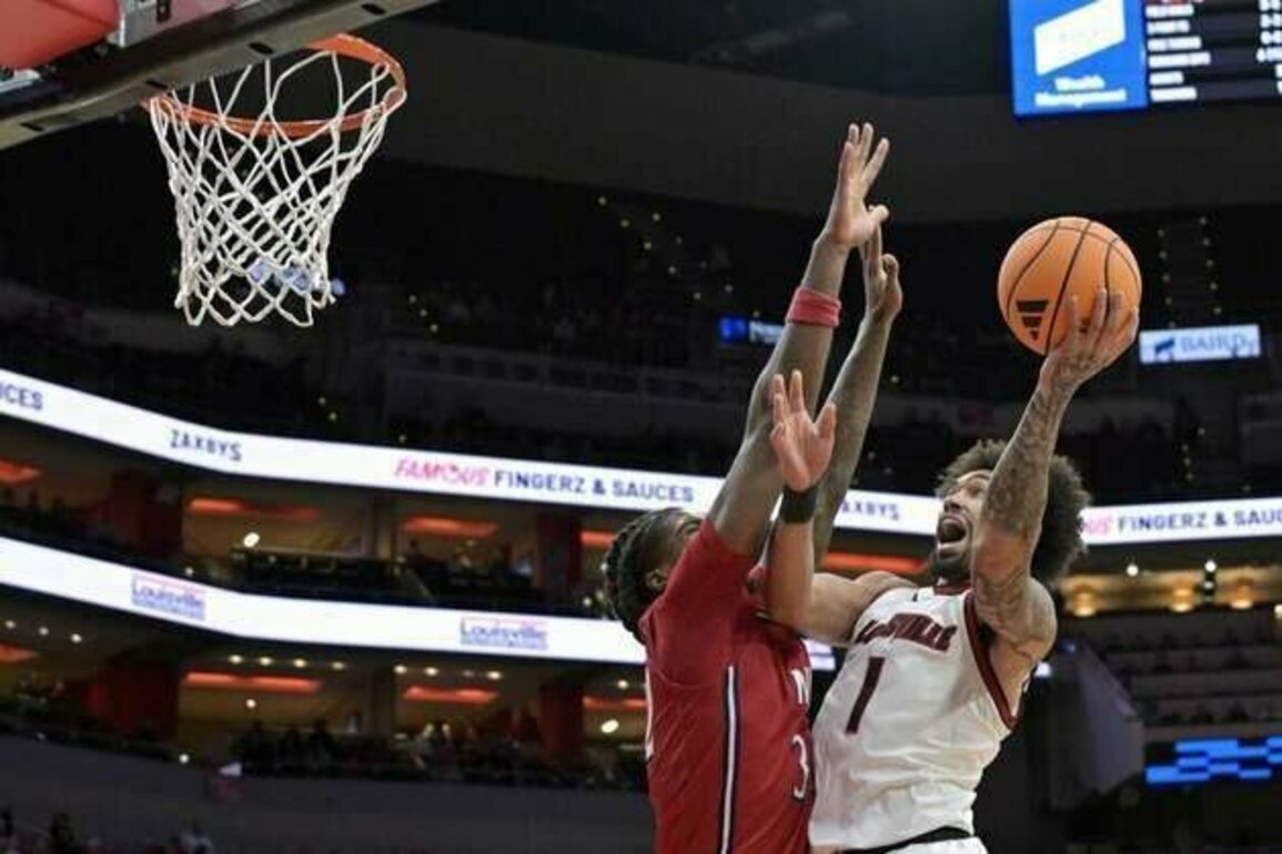 No. 6 Louisville's 3-point flurry blows away NJIT