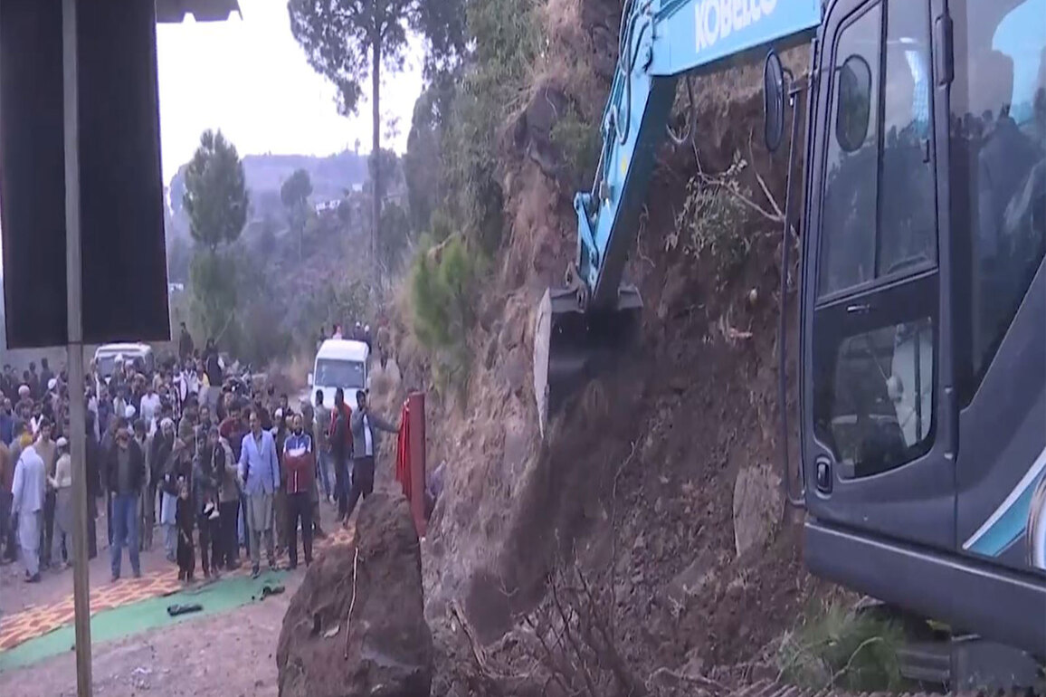JK MP Mian Altaf Ahmad lays foundation stone for road projects at PWD Dak Bungalow, Rajouri