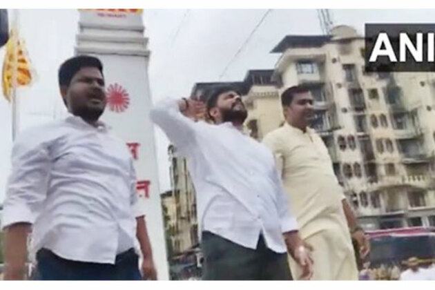 Mumbai Police detain MNS workers protesting over language row