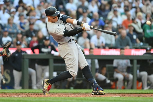 Ailing Yankees pursue another victory over Mariners