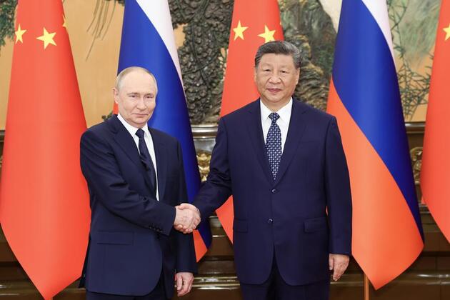 Xi's Album | Xi holds talks with Putin