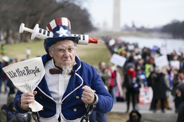 U.S. ways to tackle COVID-19 ignite domestic criticism, probes