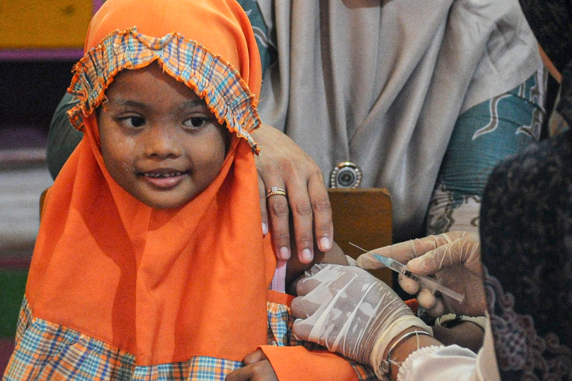 INDONESIA-SUMENEP-VACCINATION-MEASLES