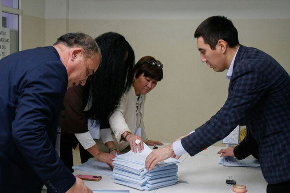 Exit poll: Over 80% of Kazakh voters back constitutional changes