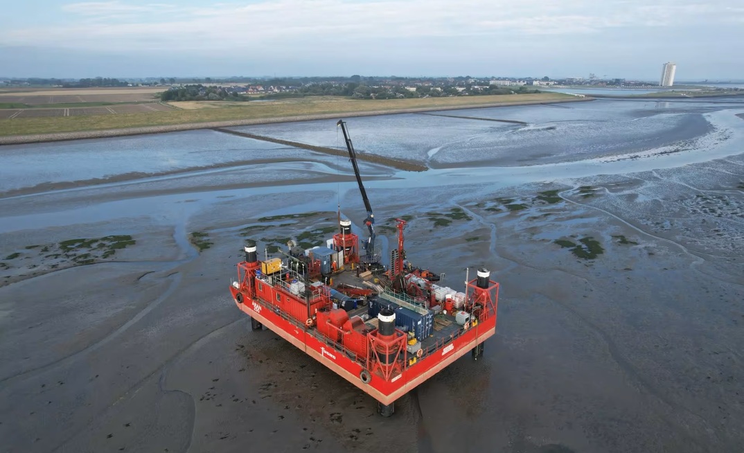 The ARAN 250 jack-up platform was among the specialist vessels used by Fugro during its site investigation work for TenneT Germany’s LanWin1 and LanWin2 offshore grid connection projects