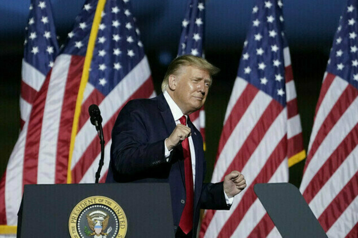Trump dances to YMCA to celebrate 100 days in office 
