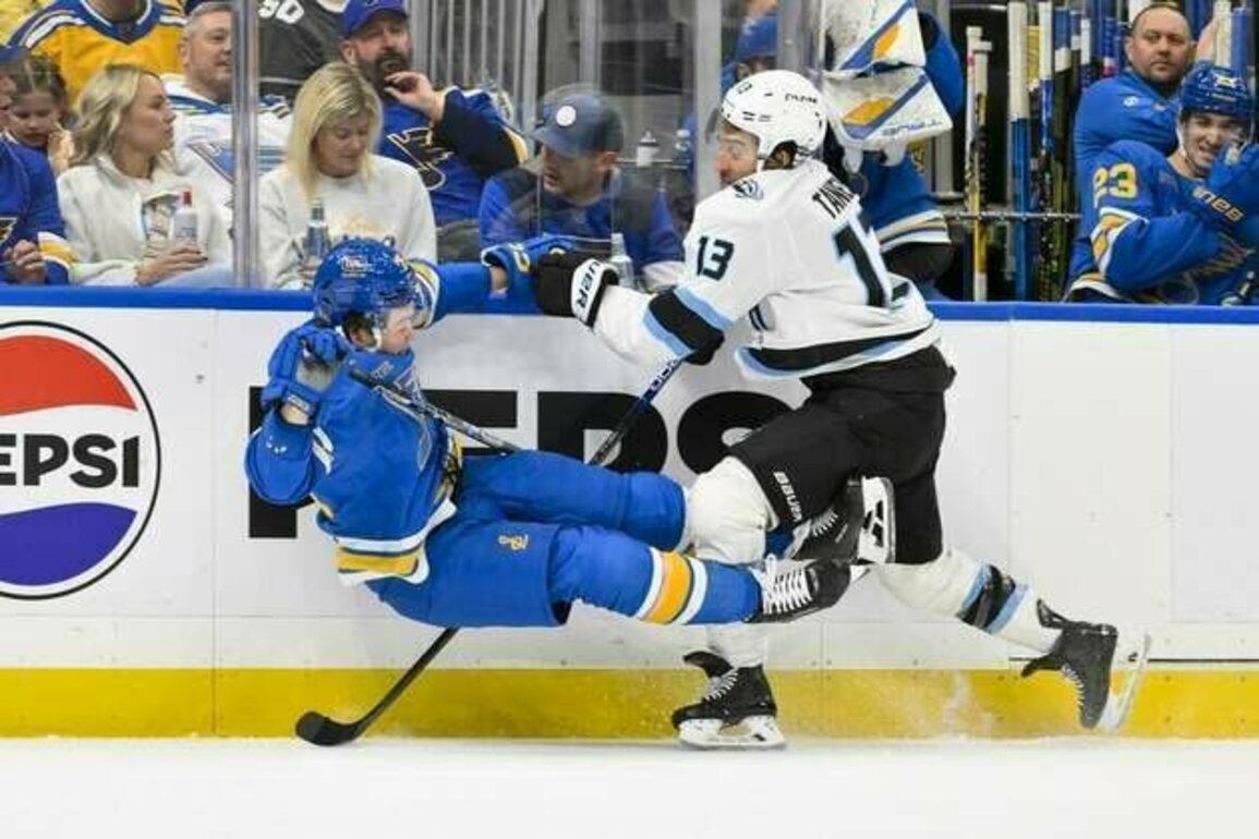 Logan Cooley's hat trick propels streaking Mammoth past Blues