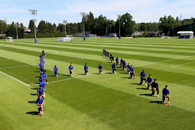 Chelsea players pay tribute to George Floyd