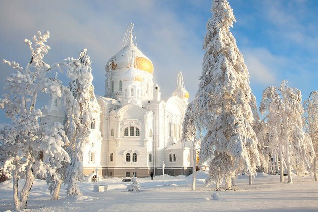 Incredible PHOTOS of snowy Belogorsky Monastery in Perm