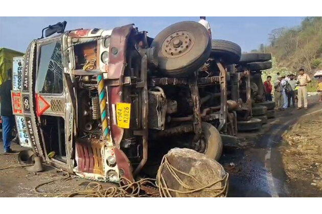 Rice-laden lorry overturns on Andhra-Odisha ghat road, traffic hit for 7 km