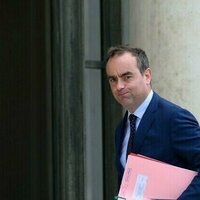 French PM resigns hours after naming new cabinet
