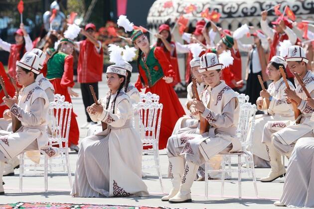 Xinhua Headlines: Xi kicks off state visit to Kyrgyzstan, hailing "golden period" of cooperation