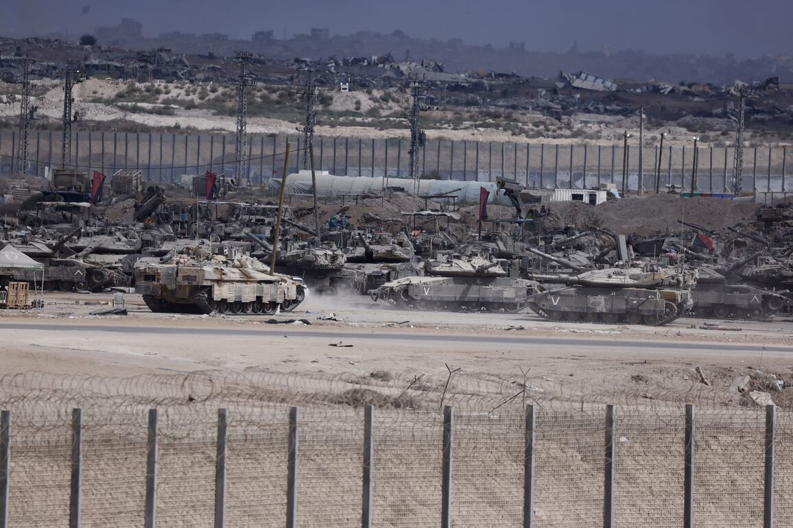 ISRAEL-GAZA-BORDER-TROOPS-CEASEFIRE-PREPARATION