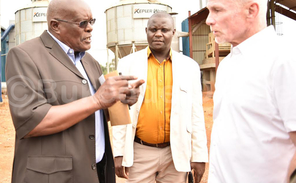 EYALI minisita Gerald Ssendawula N'Omumerika nga beegayaamu ku by'omutindo gw'emmwaanyi EYALI minisita Gerald Ssendawula N'Omumerika nga beegayaamu ku by'omutindo gw'emmwaanyi