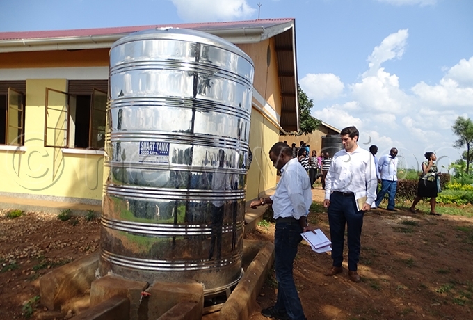 orld anks ichael unavu and hris ahony inspect a water tank at akoni rimary chool in yegegwa district hoto by addeo wambale