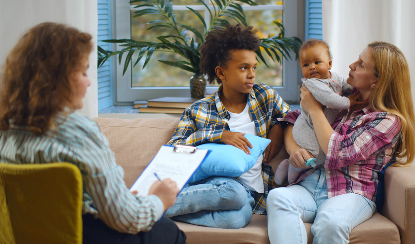 Group with young child and baby © NimitoShutterstock