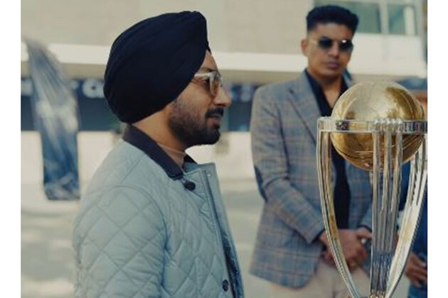 Satinder Sartaaj visits iconic Melbourne cricket ground