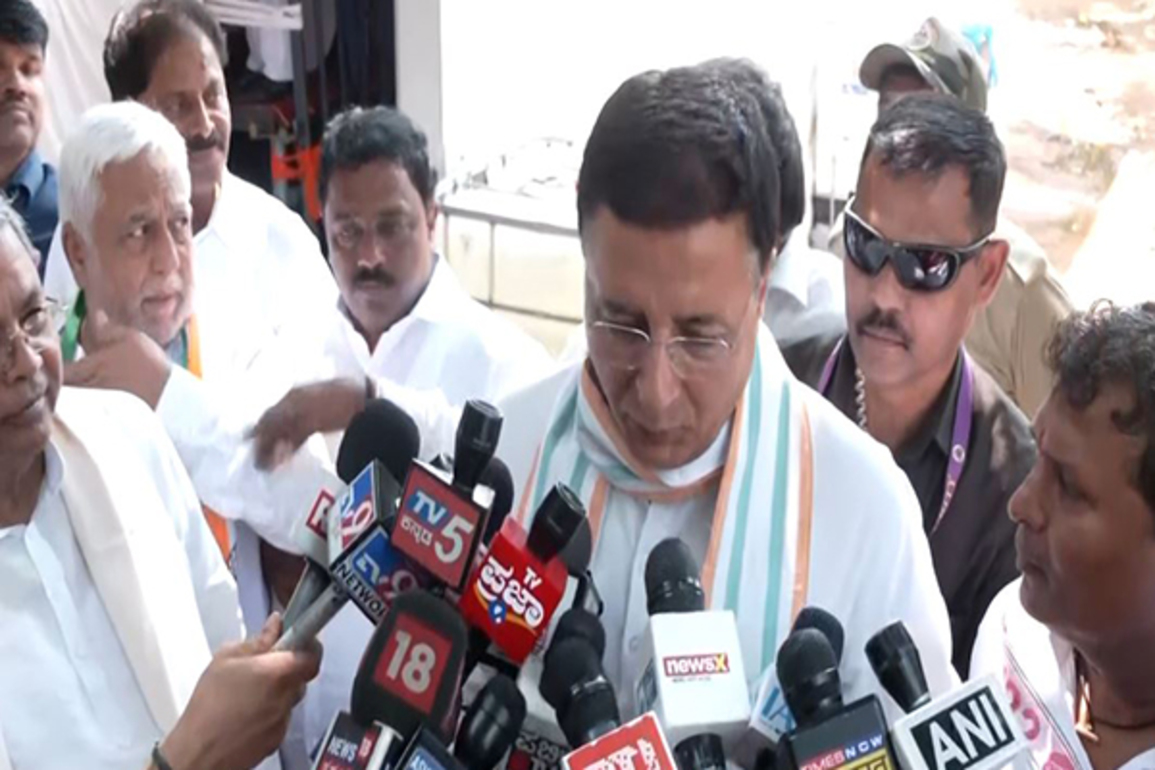 Congress launches protest in Karnataka against fuel, LPG price hikes; accuses Centre of "fleecing people of state"