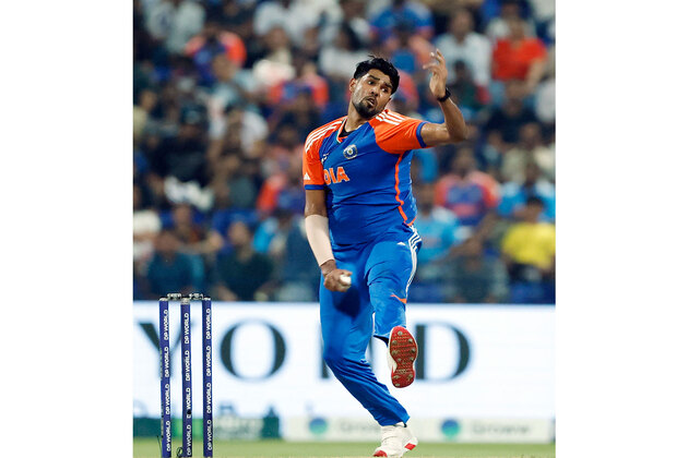 "Few fast bowlers who can bowl 140 plus on such wickets": Gill hails Harshit Rana's spell in Sydney match
