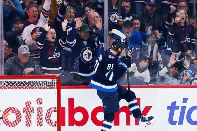 Jets score 4 in second period, hold off Islanders