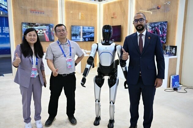 UAE highlights AI innovation with multi-tasking robot in China