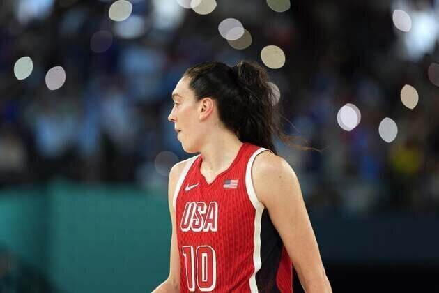 US trounces Czech Republic to sweep World Cup group