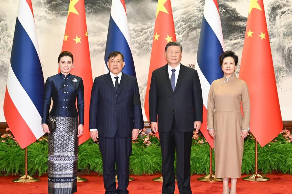 Xi's Album | Xi meets Thailand's king