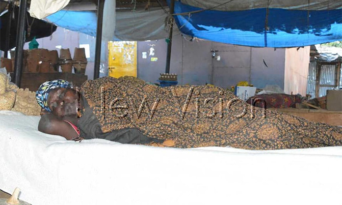 Husbands block wives from sleeping in market Husbands block wives from sleeping in market