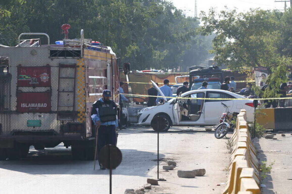 Dozen dead in Pakistan car blast  media