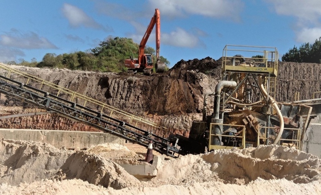 Extração ilegal de areia em Auracária, no PR ETR