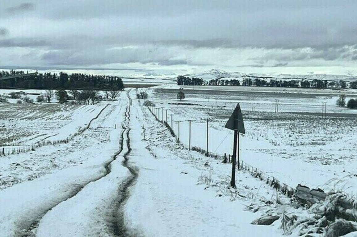 Heavy snowfall grips South Africa 