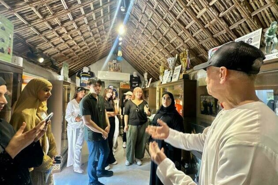 University of Hong Kong students explore Khorfakkan's traditional architecture, crafts