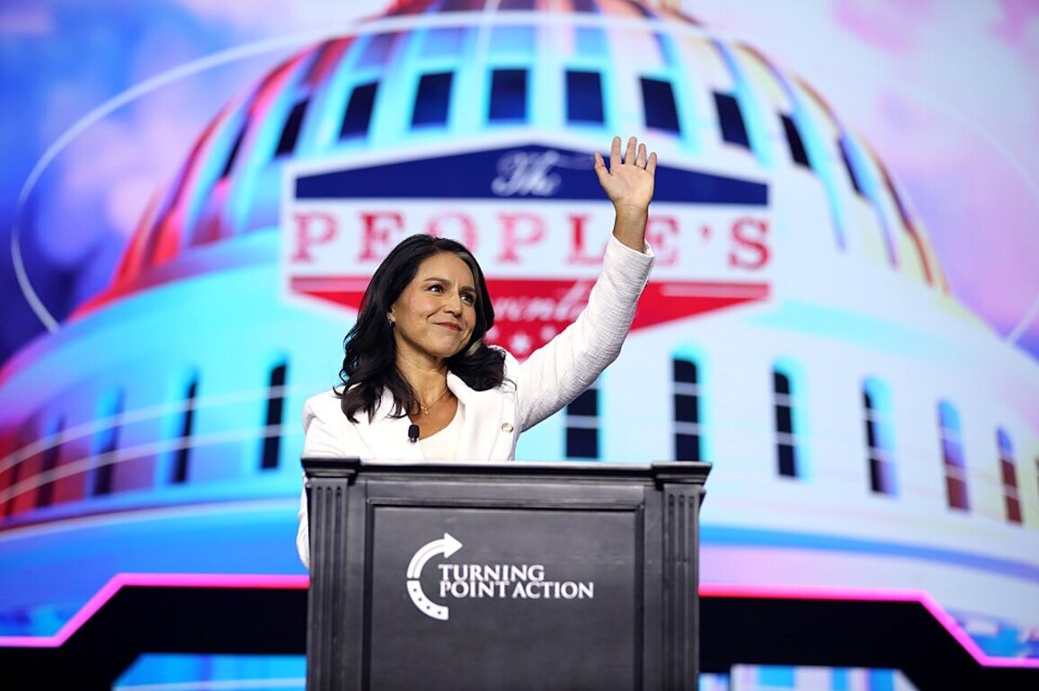 Trump intelligence chief Tulsi Gabbard to leave post