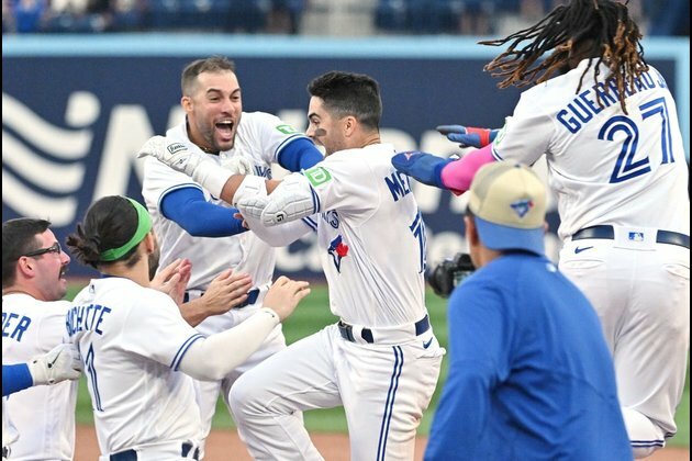 Blue Jays rally, go on to edge Red Sox in 13th