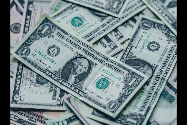 US dollar weakens amid concerns over trade tensions with China