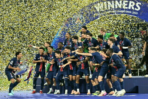 Football fans riot after PSG victory 