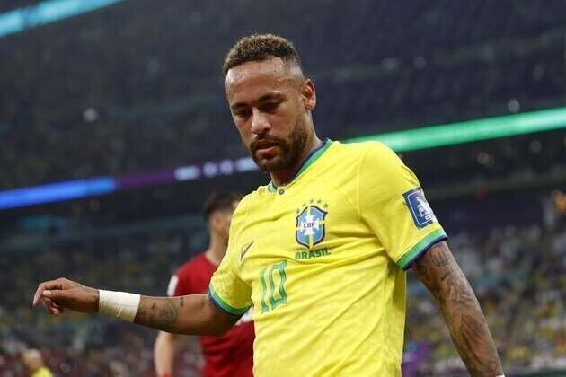 Brazil's Neymar to have MRI on nagging calf injury